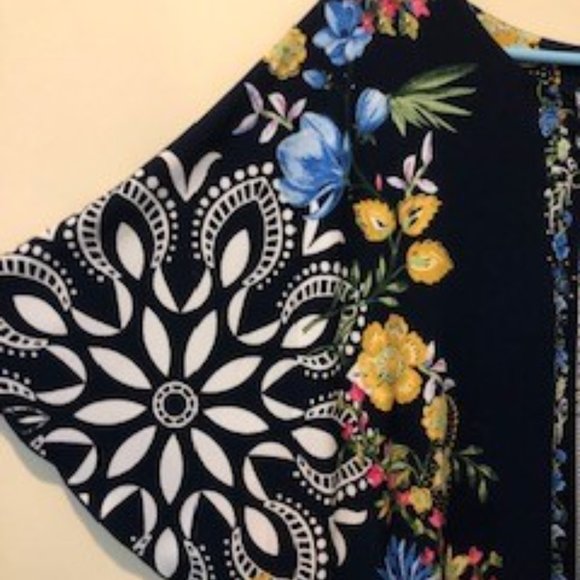 Multi-color, flowered blouse - Picture 4 of 7